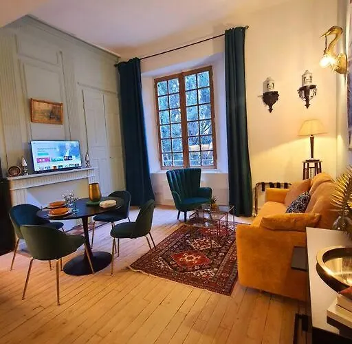 Апартаменты T2 Calme Vieux Basilique *